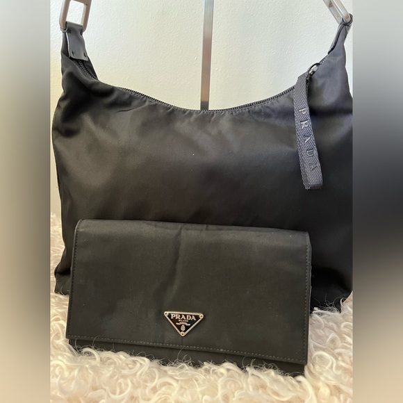Prada Handbags - 🌟⭐️✨ HOST PICK ⭐️🌟✨ Prada Shoulder bag with wallet